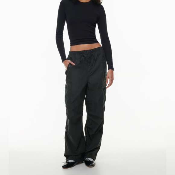 Aritzia TNA Cargo pants- black - Picture 1 of 2